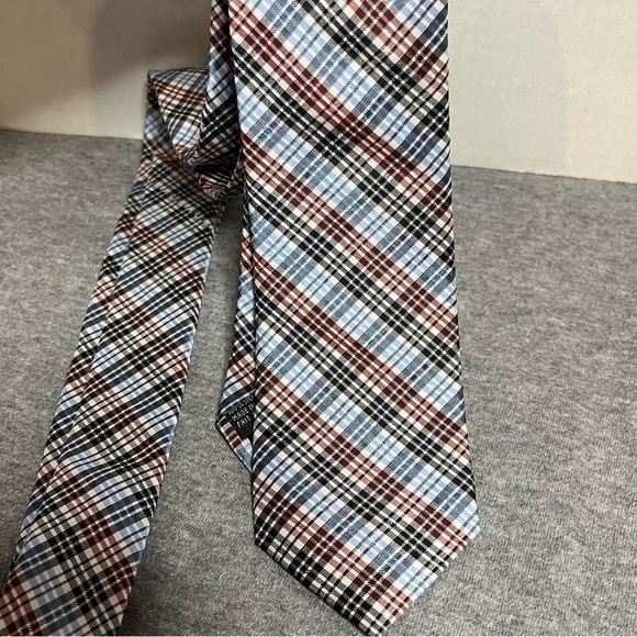 Original Penguin silk plaid tie. - Picture 2 of 10